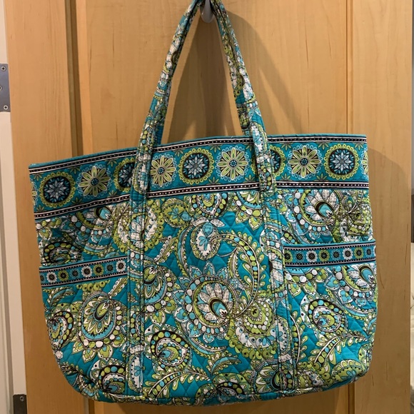 Vera Bradley Handbags - ~Vera Bradley~ Large Tote